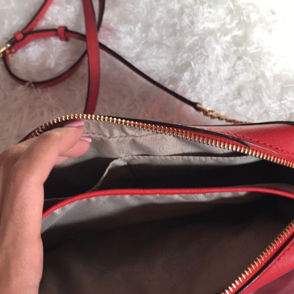 Michael kors crossbody. Red. New without tags - Picture 3 of 3